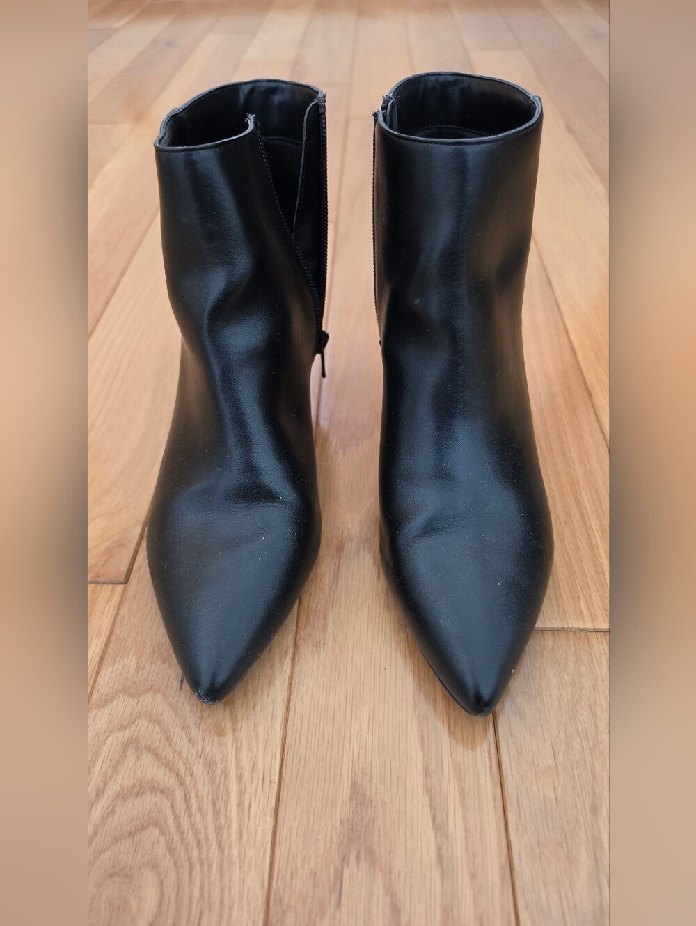 Banana Republic Black Pointed Toe Leather Booties with Side Zip Size 7